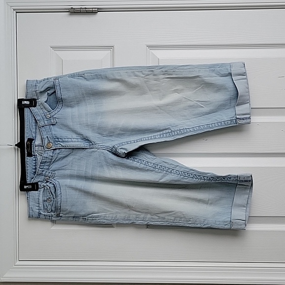 Seven7 Cropped Jeans - Picture 1 of 12